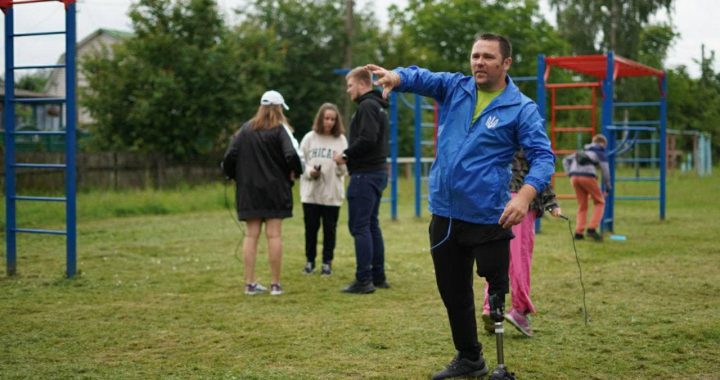 Олег Андрієнко тренує дітей