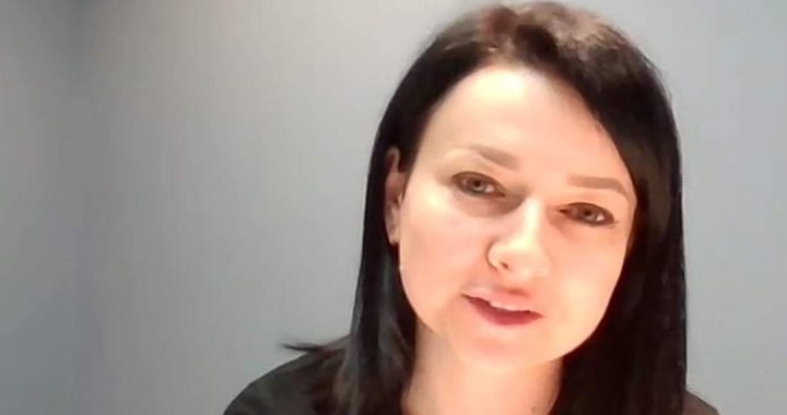 Цьому треба навчитися багатьом з нас. Це прояв заслуженої поваги та щирої вдячності