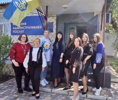 Колектив Воскресенської селищної ради щиро вітає всіх із Днем вишиванки!