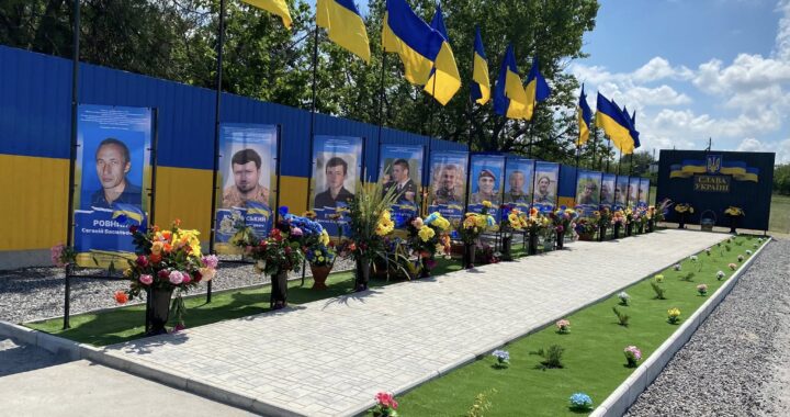 У селі Михайло-Ларине Воскресенської громади відбулося урочисте відкриття Алеї Слави Героїв-земляків